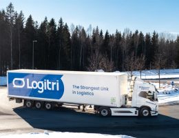 Volvo Trucks toimittaa Suomen ensimmäinen raskaan sarjavalmisteisen sähkökuorma-auton Storemen Logisticsille